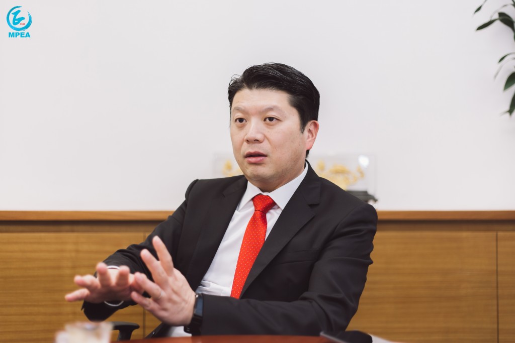【澳門回歸20周年專訪】凝創新思維，助灣區建設——何敬麟與時俱進 – 澳門正能量協進會